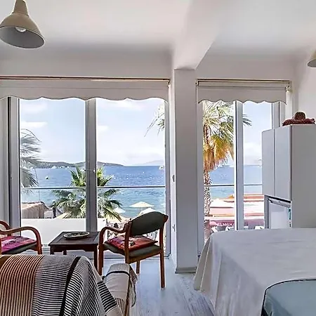 Seafront Hotel *